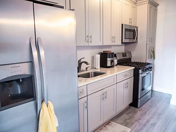 5th image of 806 Brook Ave APT D
