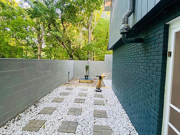 5th image of 700 Browns Ln