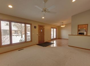 1808 Kennicott Ct, Sycamore, IL 60178
