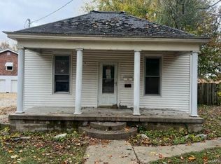 614 S Clay St, Taylorville, IL 62568