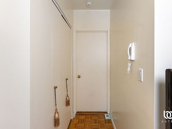 3rd image of 100 Central Park S APT 6G