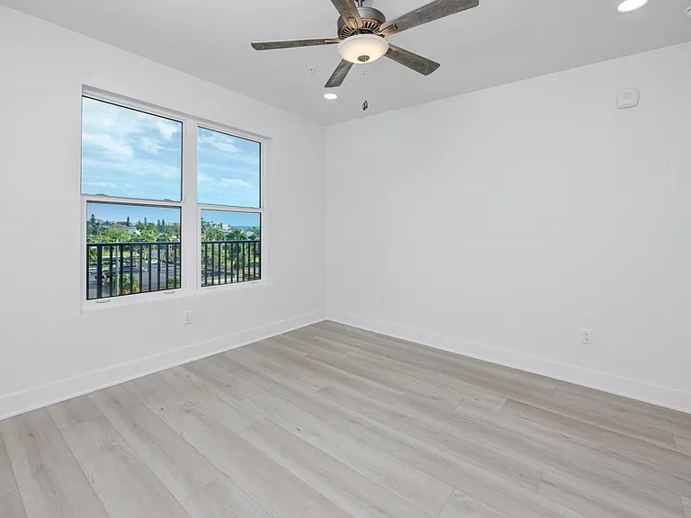 400 150th Ave #503 — Photo 32