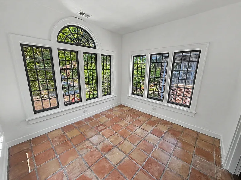 2 bed, 1.0 bath, 1300 sqft, $1,595 — Photo 4