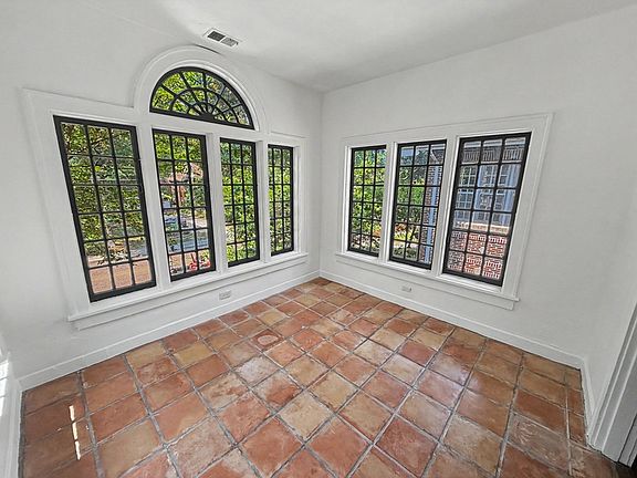 3rd image of 340 N McLean Blvd APT 4