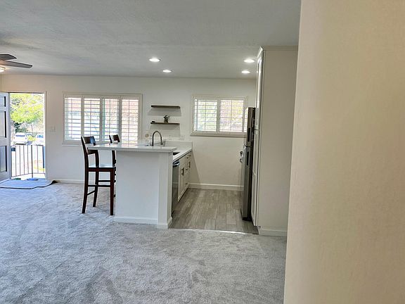 3rd image of 820 Villa Ln