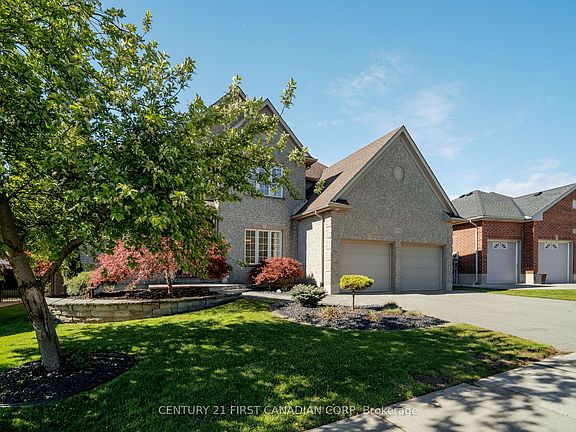 3rd image of 932 Cranbrook Rd
