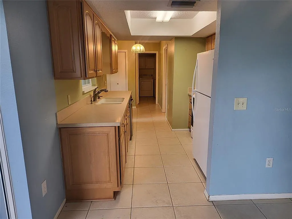 3 bed, 3.0 bath, 1319 sqft, $1,900 — Photo 3
