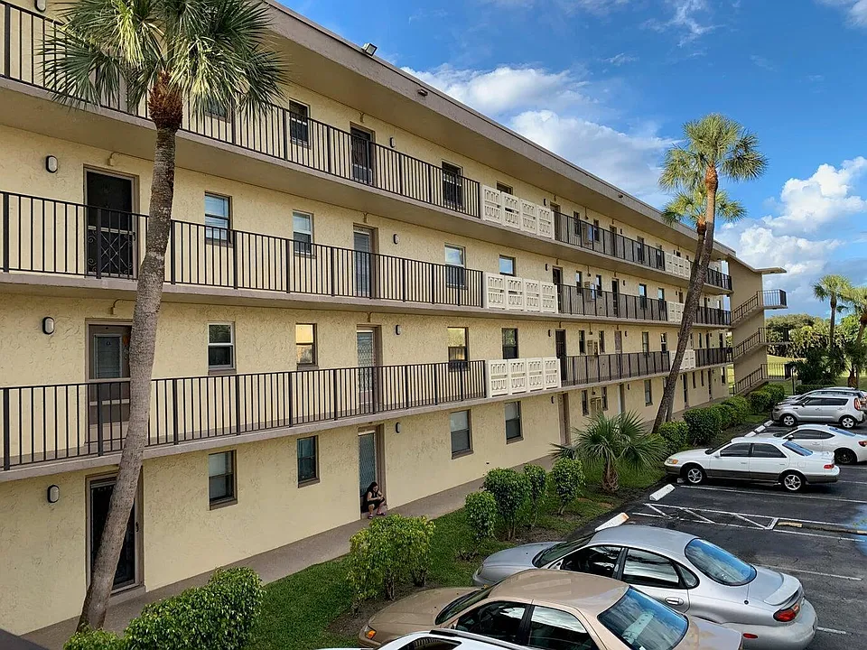 9355 SW 8th St #208