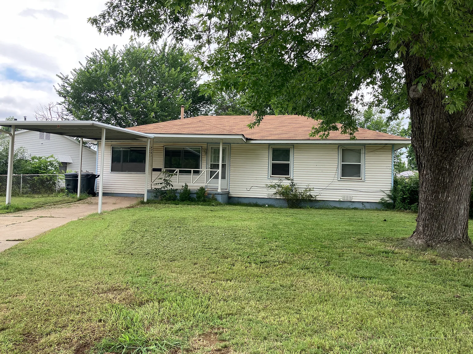 3 bed, 1200 sqft, $1,300 — Photo 1