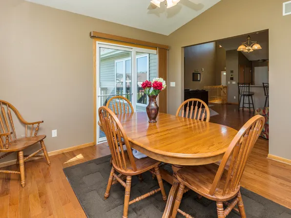 1230 Rosewood Dr SW, Altoona, IA 50009
