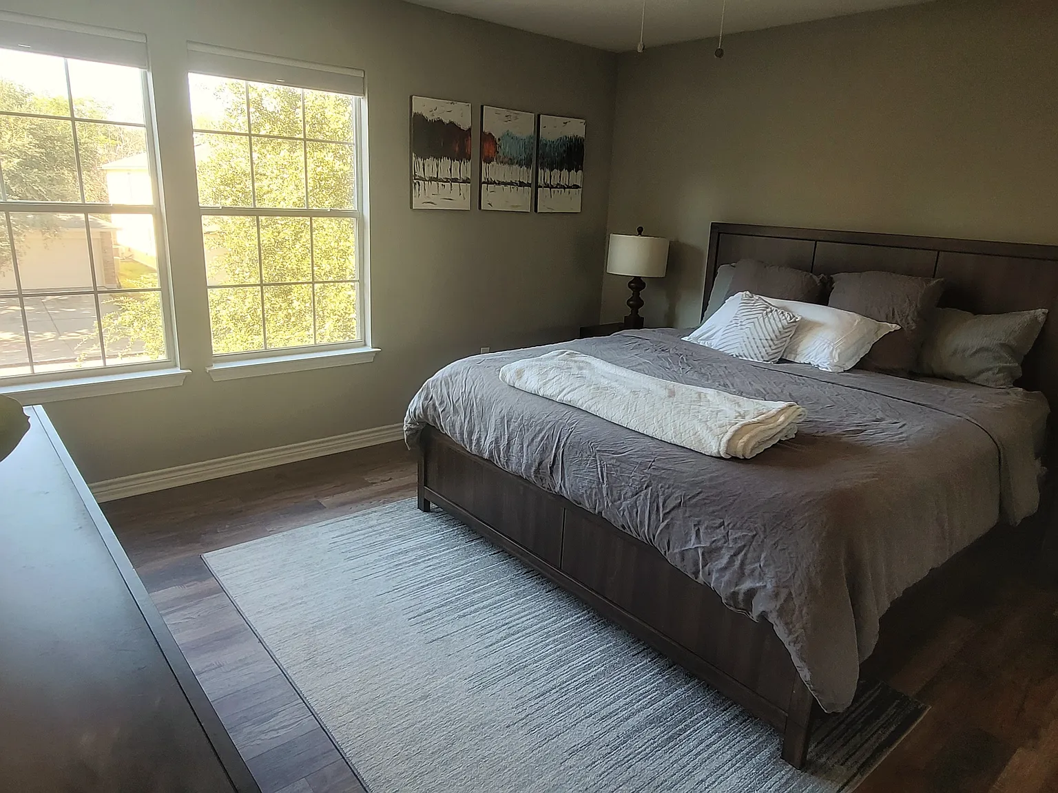 4 bed, 2322 sqft, $980 — Photo 2
