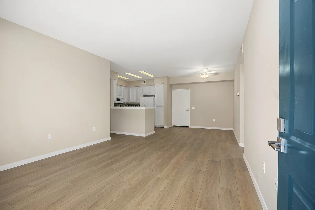 2 bed, 976 sqft, $3,495 — Photo 3