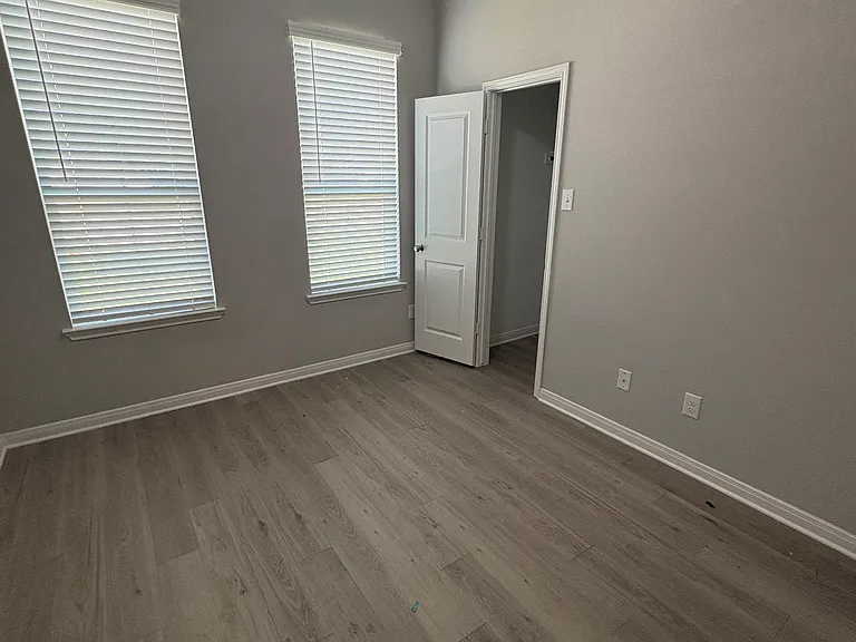 11600 Solar St — Photo 6