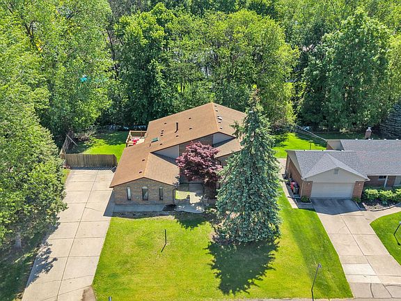 3rd image of 18823 Millar Rd