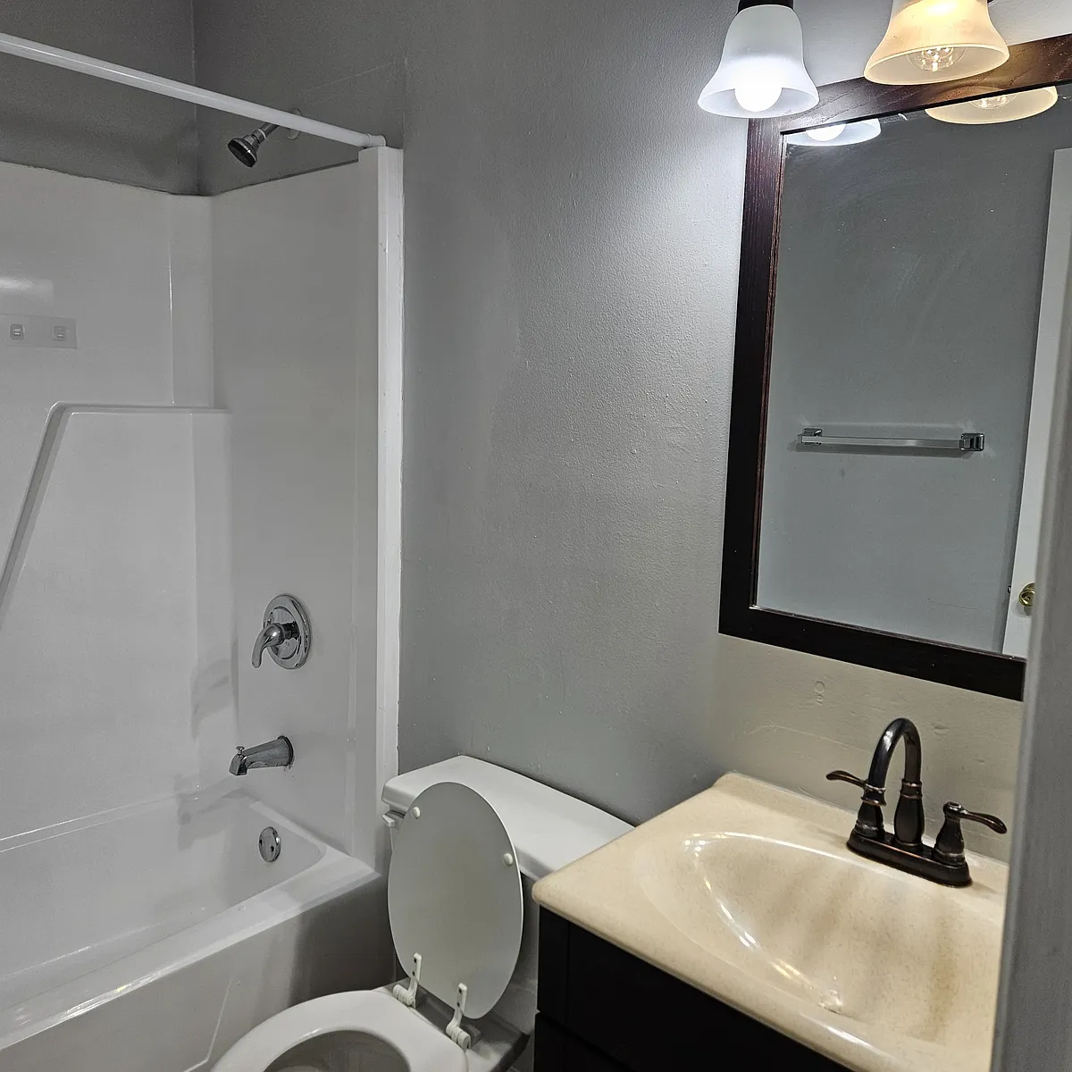 Building Photo - 205 Berry Tree Pl #1