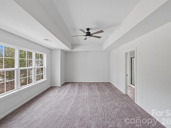 5th image of 1555 Riverview Cir