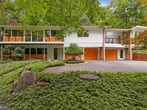 8004 Park Overlook Dr, Bethesda, MD 20817