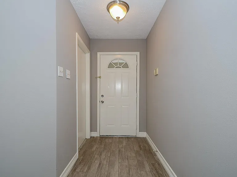 8319 Bird Run Dr — Photo 2
