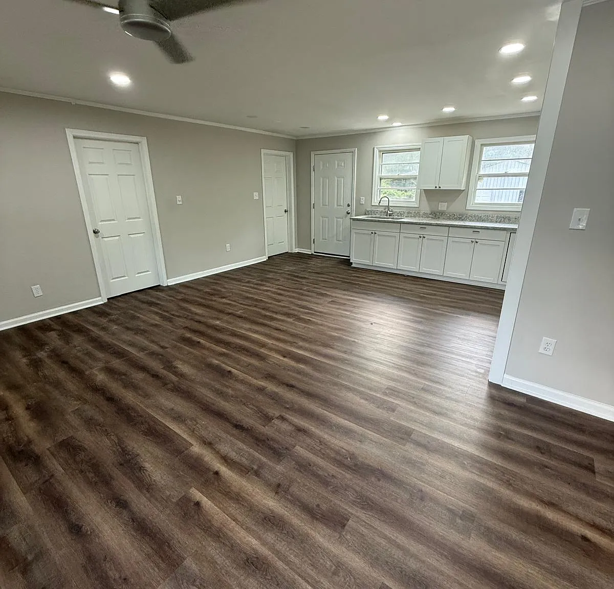 3 bed, 1150 sqft, $1,700 — Photo 1