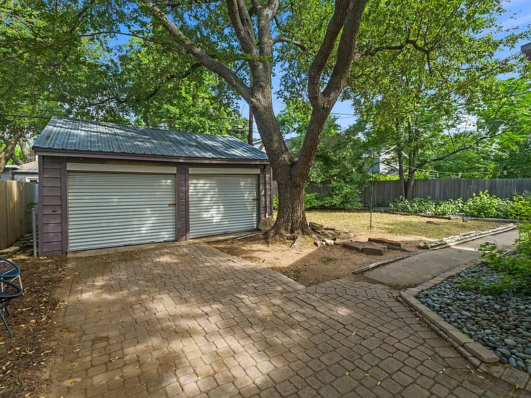 detached garage