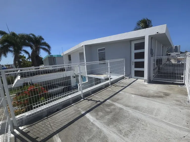 Urb La Rosaleda EB45 Calle Rosa de York — Photo 22