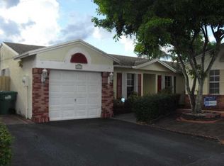 8613 NW 193rd Ter, Hialeah, FL 33015