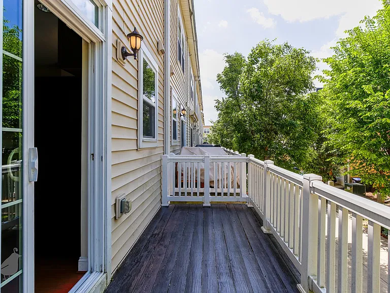 720 Barnes St NE — Photo 20