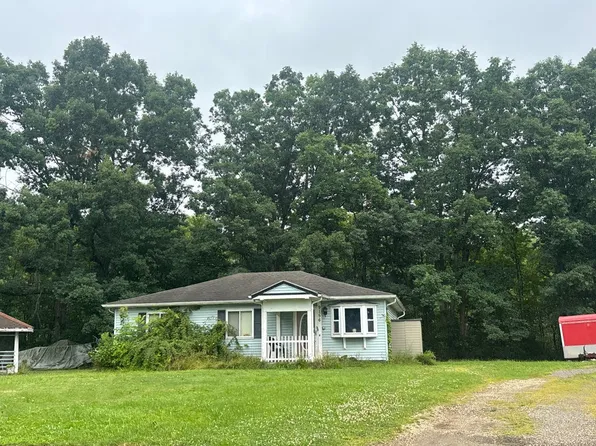 9156 Maple Cir, Windham, OH 44288