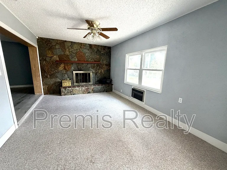 2309 Malcolm Dr — Photo 5