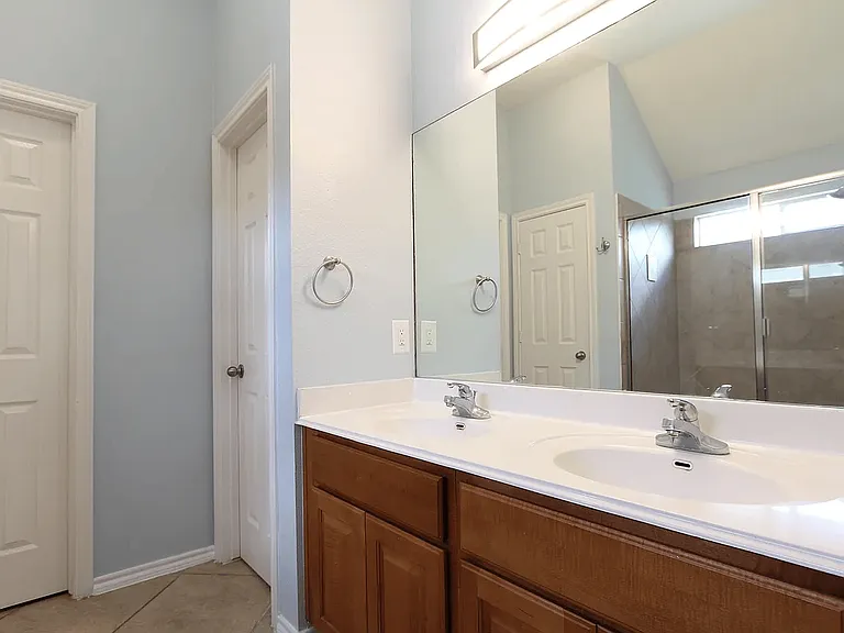 Owner's Bathroom - Upstairs