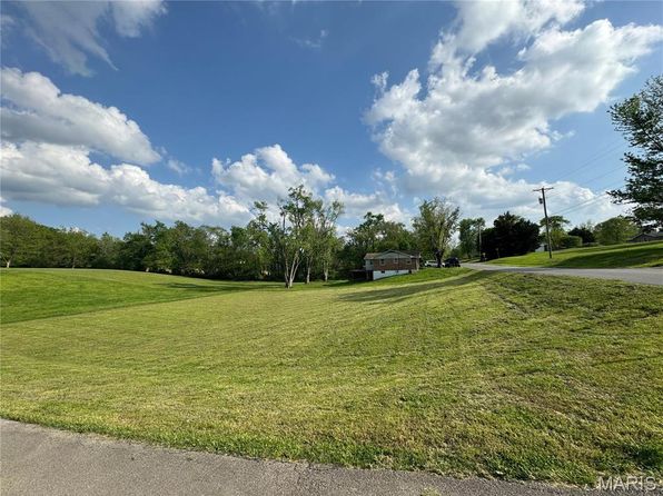 15 Nellie Ave, Scott City, MO 63780