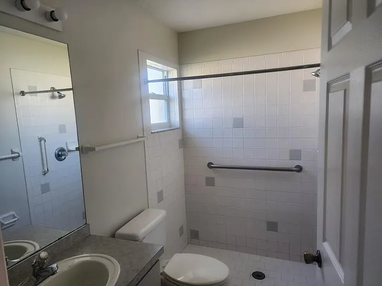 5417 Columbus Blvd — Photo 7