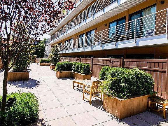 4th image of 146 Meserole St APT 4I
