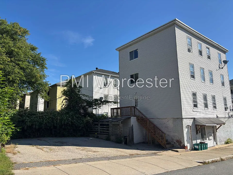 174 Ingleside Ave #2