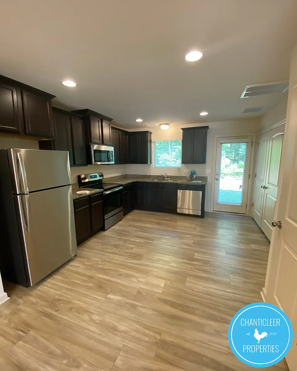 Building Photo - 6 Rochambeau Ct #1