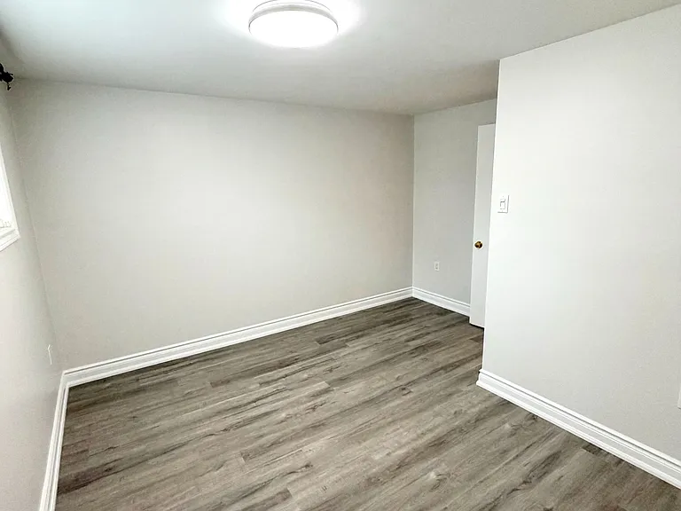 73 Boothbay Cres #LOWERFL — Photo 7