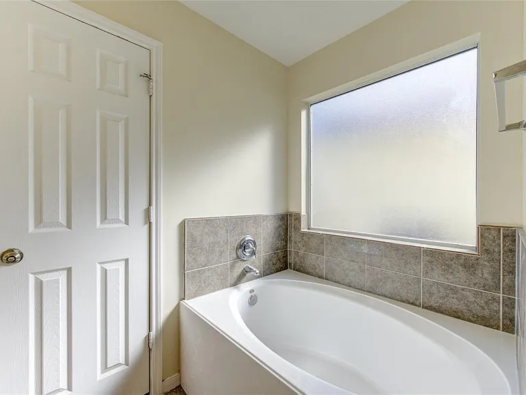 1403 Baychester Ln — Photo 3