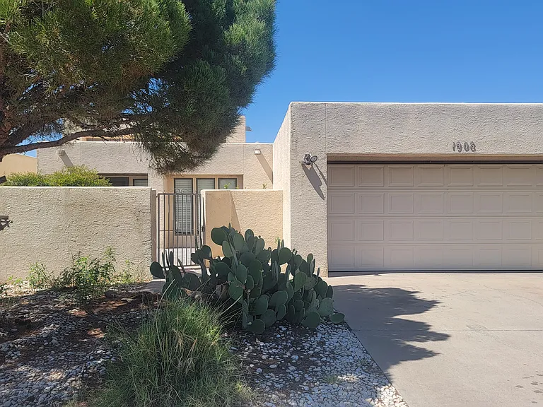 1908 Mountain Shadow Dr — Photo 1