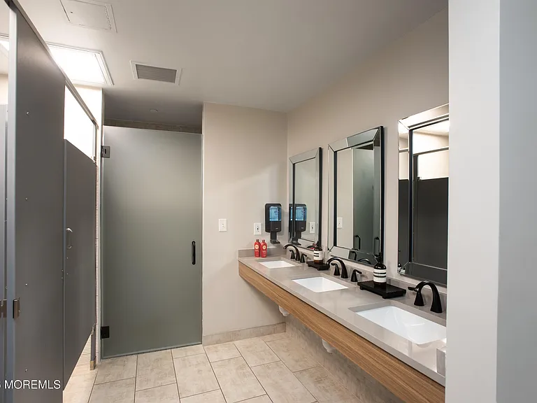 2 Kathleen Dr — Photo 16