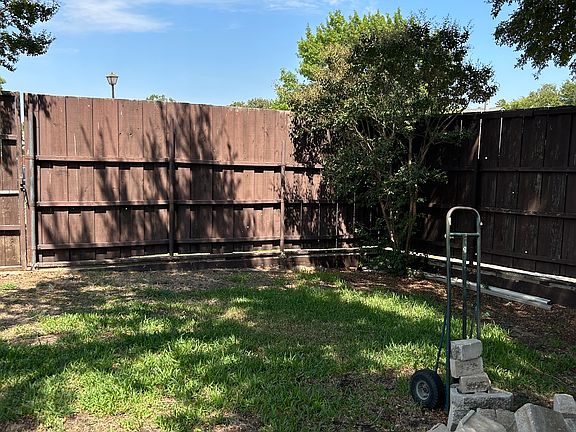 5th image of 2801 Edinburg Ln