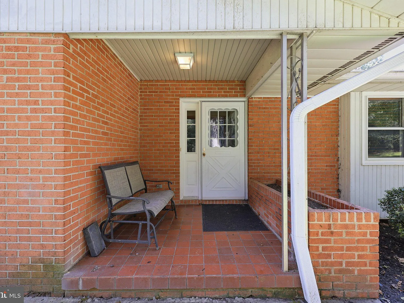 4 bed, 2164 sqft, $2,975 — Photo 2