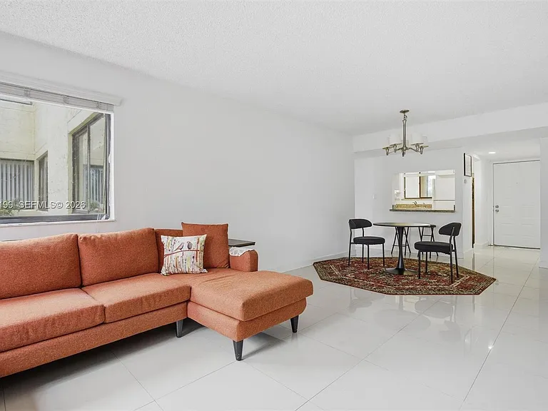 183 Lakeview Dr #102 — Photo 6