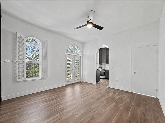 4th image of 111 Edgewater Dr APT 3B