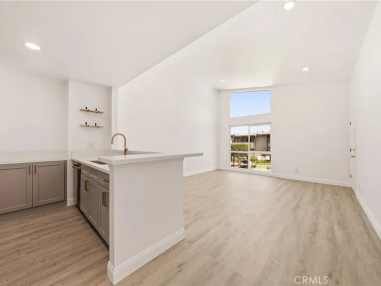 802 Coriander Dr #B — Photo 2