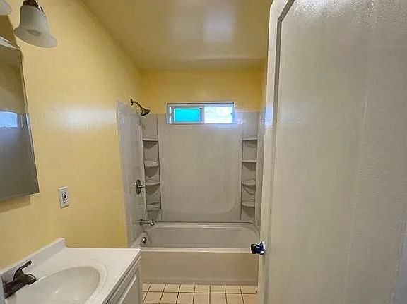 3rd image of 1290 Traynor Rd