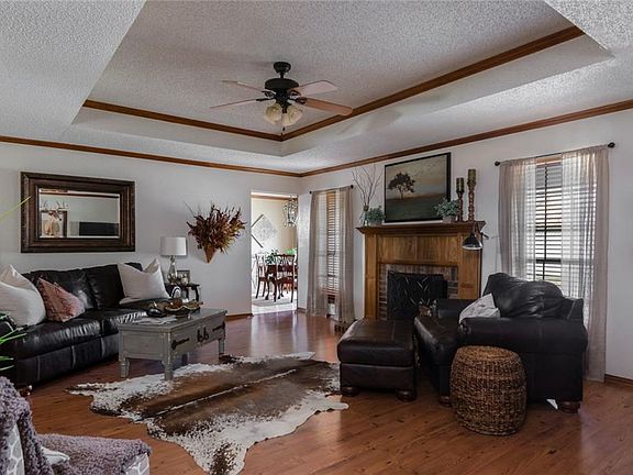 2nd image of 1211 Stonelake Dr