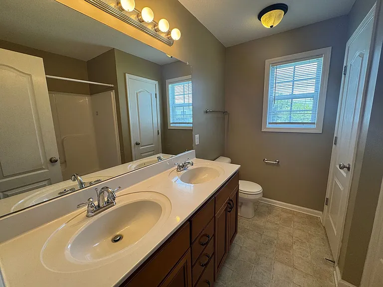 371 Andrew Dr — Photo 15