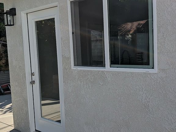 4th image of 322 N Beachwood Dr