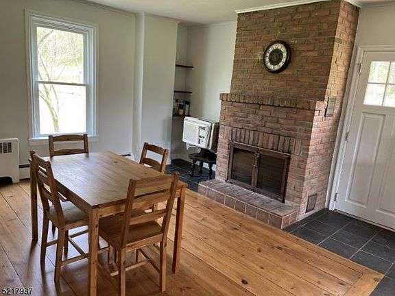 3rd image of 40 Trubeck Ln