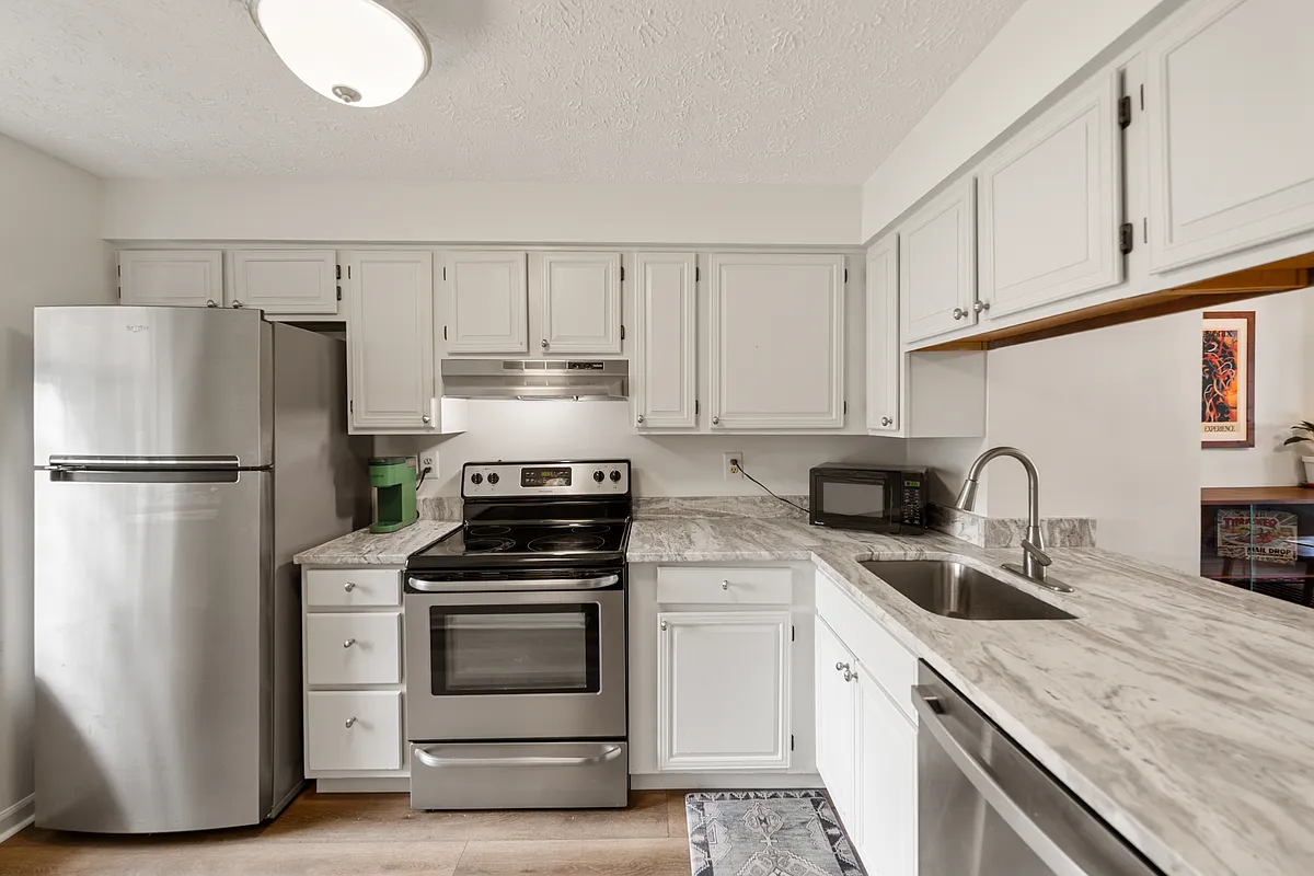 Building Photo - 8550 Blue Rock Ln